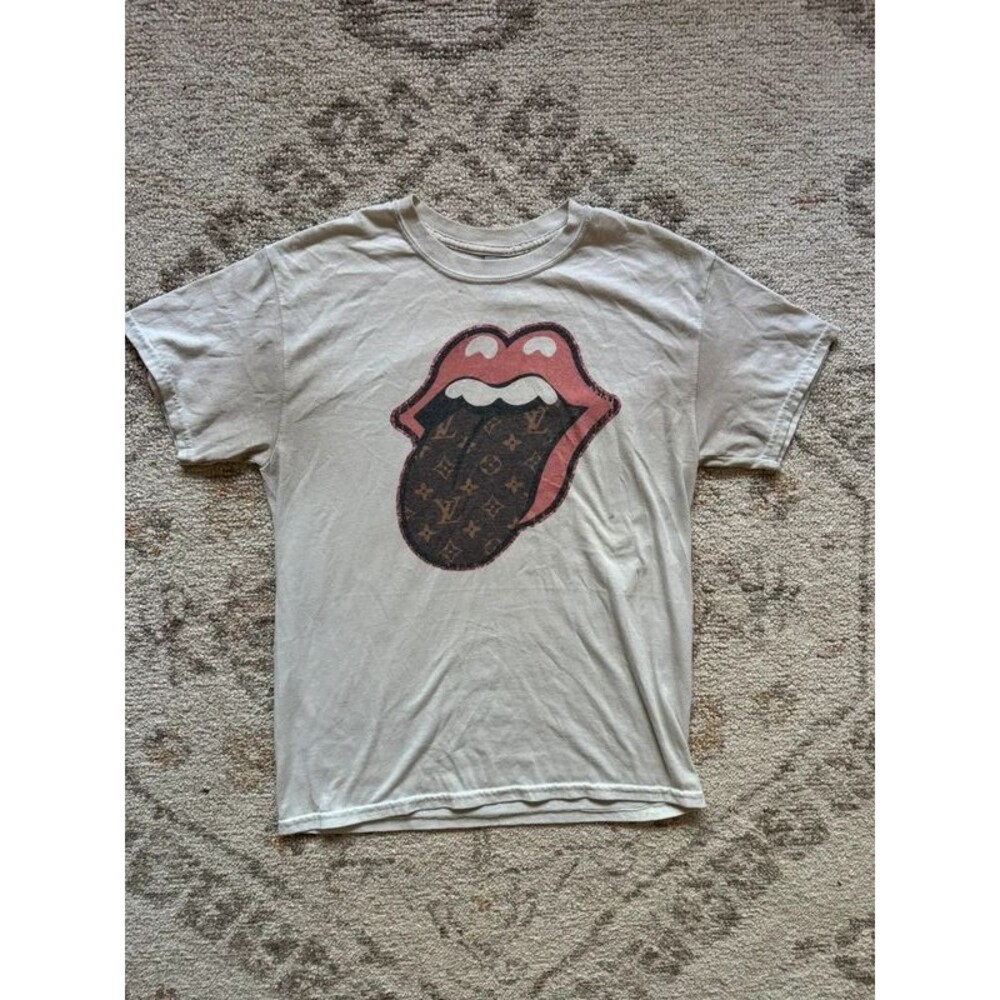 Women’s graphic tee